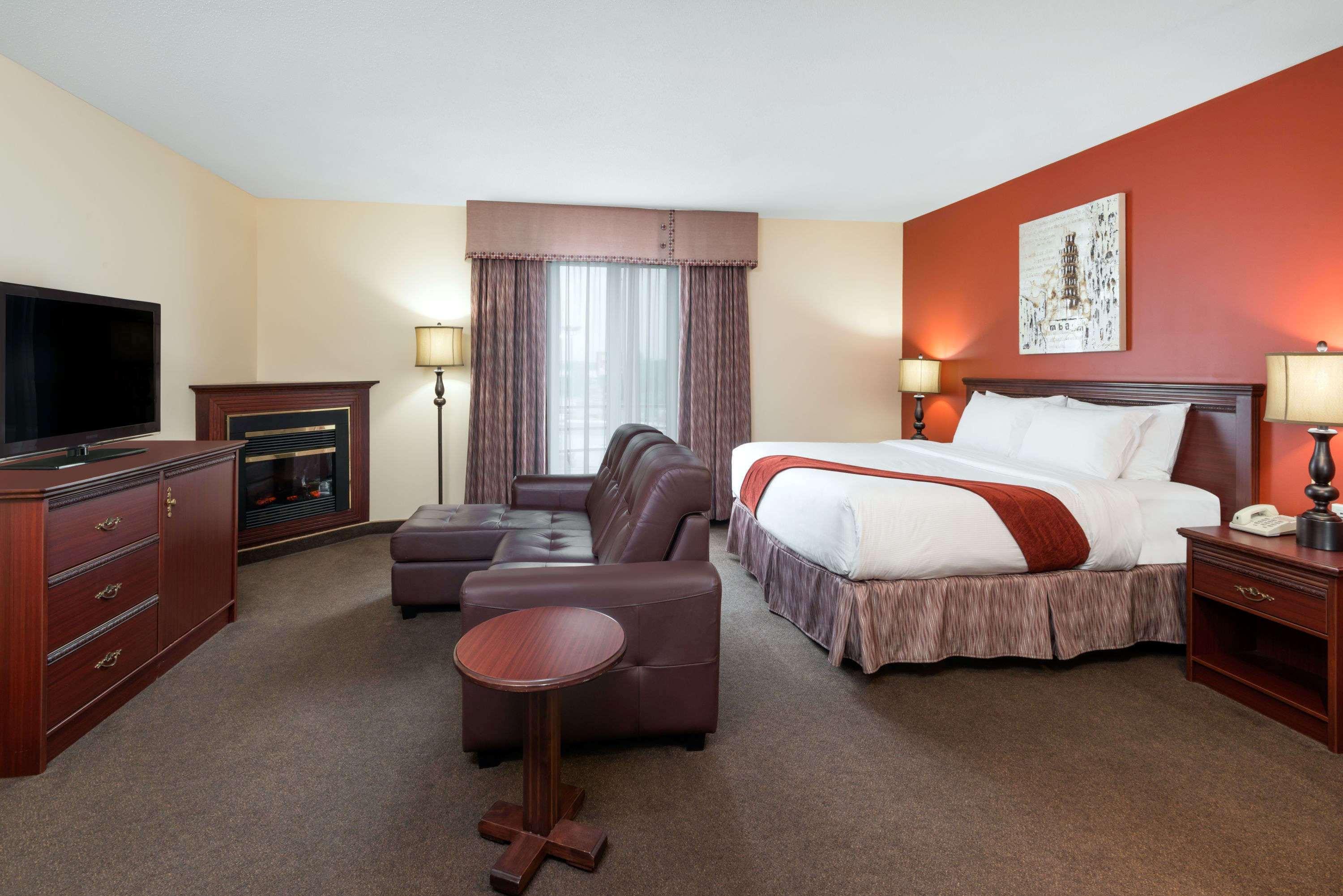 Отель Ramada Plaza By Wyndham Gatineau/Manoir Du Casino Экстерьер фото