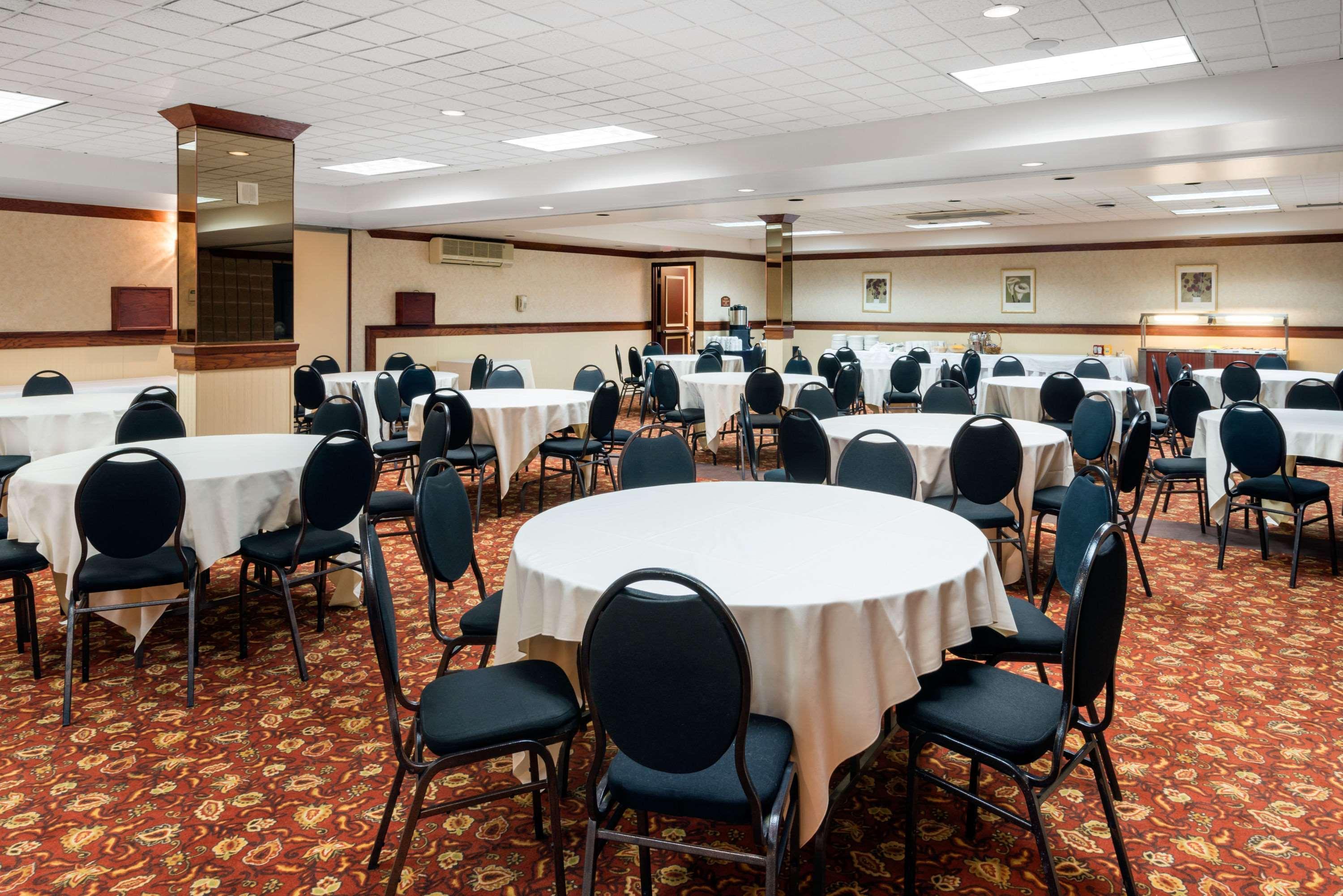 Отель Ramada Plaza By Wyndham Gatineau/Manoir Du Casino Экстерьер фото